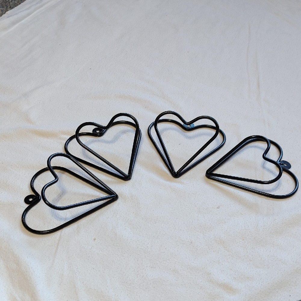 Black Heart-Shaped Metal Wall Hooks - Decorative Home Wall Decor